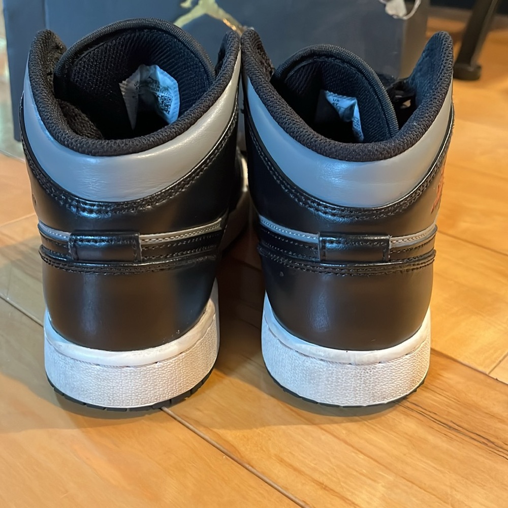 Boys Nike Air Jordan 1 Mid GS Shadow black & gray & red  sneakers size 4 - Picture 5 of 16